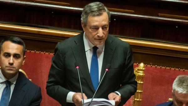 Mario Draghi renuncia como primer ministro; Italia se hunde en el caos políticodfd