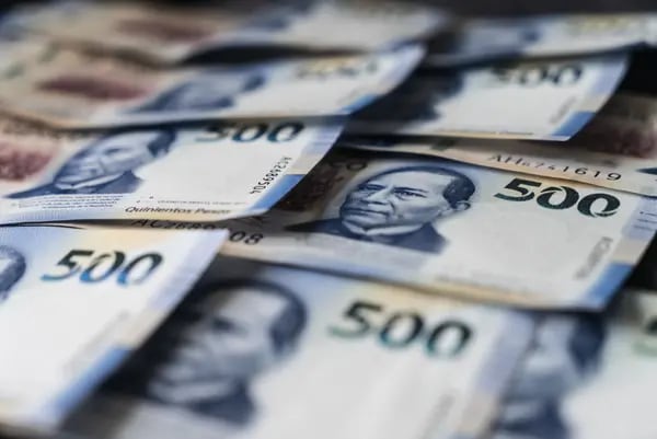 El peso mexicano rompió la racha de cinco jornadas de apreciación frente a la moneda estadounidense.