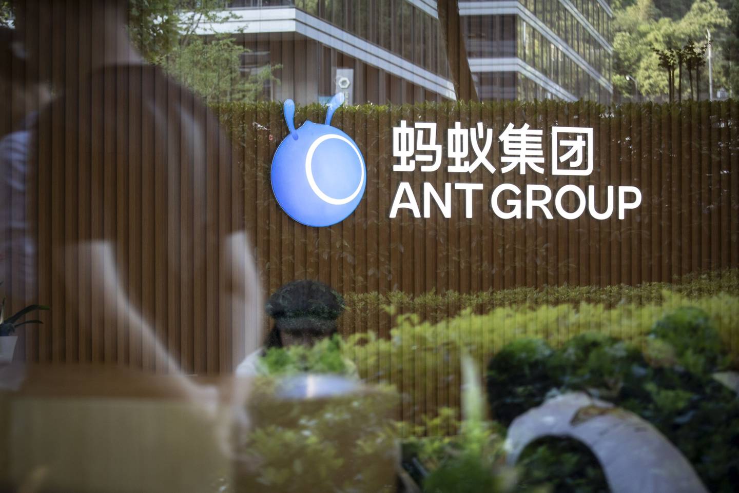 El logotipo de Ant Group Co. en el interior de la sede de la empresa en Hangzhou, China, el sábado 8 de mayo de 2021.
