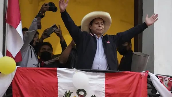 Pedro Castillo: menos de 20% de peruanos aprueba gestión del presidente de Perúdfd