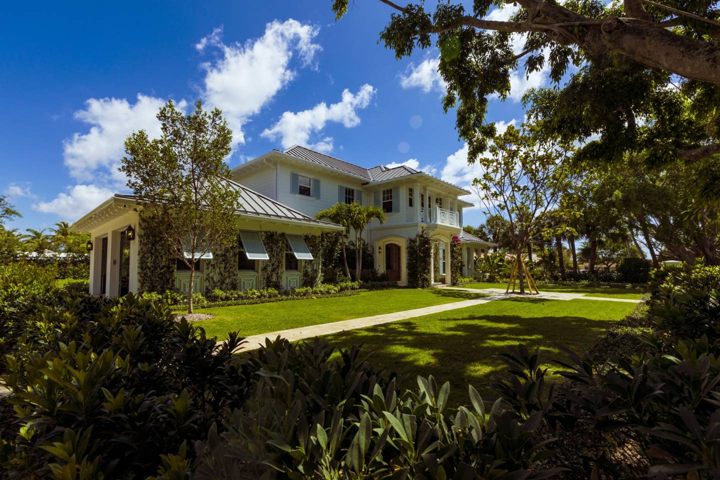 Una nueva casa de lujo en el barrio South of Southern (SoSo) de West Palm Beach, Florida, Estados Unidos, el martes 26 de abril de 2022.