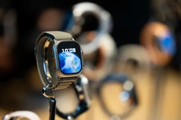 Apple renuncia a fabricar las pantallas de su reloj y recorta empleos. Fotógrafo: SeongJoon Cho/Bloomberg