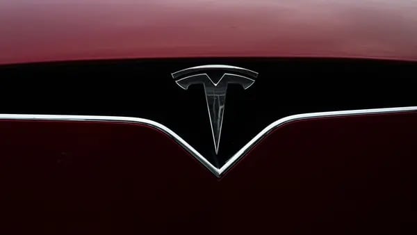 Valuación de Tesla cae por debajo de Meta con preocupación por la demandadfd