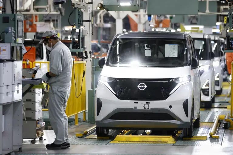 Un vehículo eléctrico Nissan Motor Sakura en la línea de producción de Kurashiki el 19 de mayo.dfd