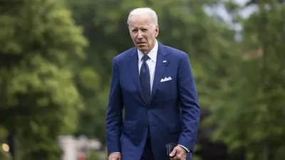 El presidente de EE.UU., Joe Biden, camina por el jardín sur de la Casa Blanca tras llegar en el Marine One en Washington, D.C., EE.UU., el martes 24 de mayo de 2022