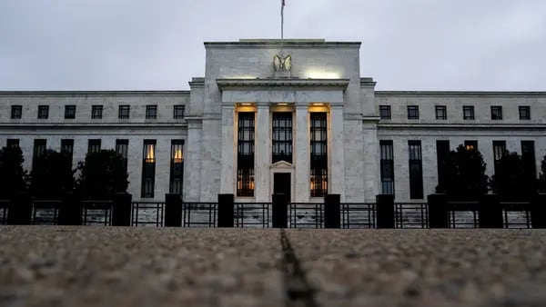 Los responsables de la Fed no se ponen de acuerdo sobre si volver a subir las tasasdfd