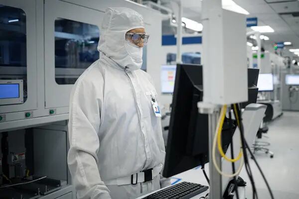 Intel faz acordo com a Microsoft para alavancar produção de chips sob encomendadfd