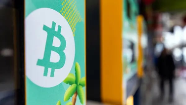 Los ETF de Bitcoin revolucionan el mercado de criptomonedas después de conquistar Wall Streetdfd