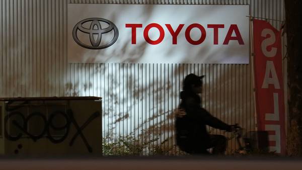 Toyota termina producción de vehículos en Rusia y no ve reanudacióndfd