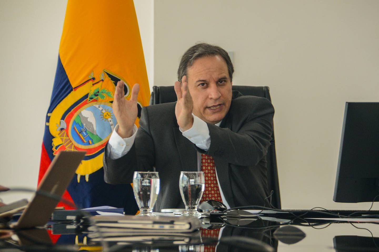 El ministro de Economía, Simón Cueva, dio detalles de las nuevas cifras.