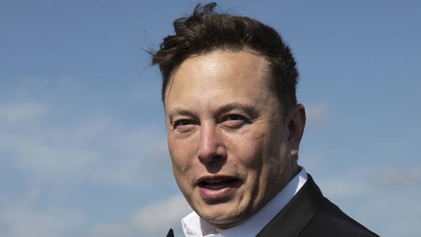 Daybreak: Elon Musk vende más acciones de Tesla por su batalla con Twitterdfd