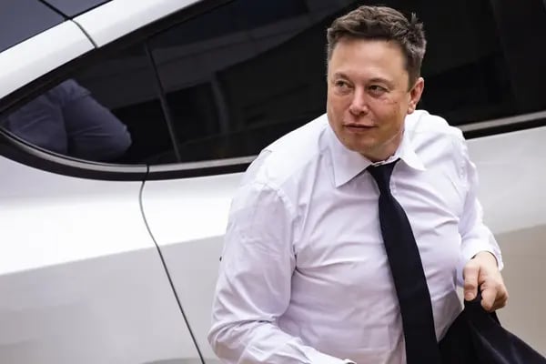 Elon Musk, CEO de  Tesla Inc.,  llega a la corte durante el jucio de SolarCity trial en Wilmington, Delaware, EE.UU., el martes 13 de julio de 2021.  Fotógrafo: Samuel Corum/Bloomberg