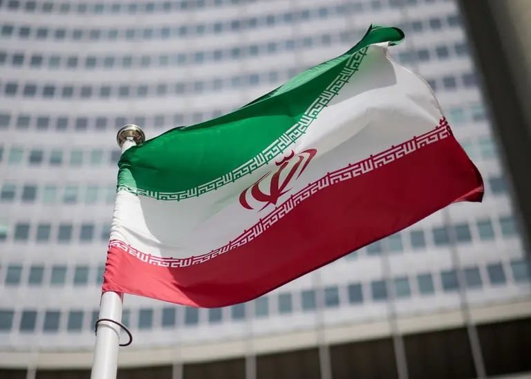 Irán ha defendido que el ataque se ha producido en respuesta al bombardeo de Israel al consulado iraní en Damasco que resultó con la muerte de siete miembros de la Guardia Revolucionaria el 1 de abril.dfd