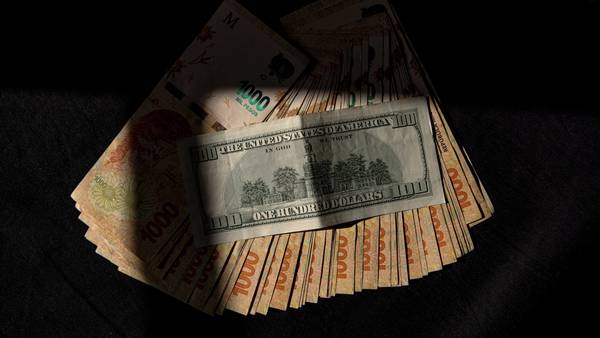 Más cepo al dólar: ¿qué busca el Gobierno argentino con su último torniquete?dfd