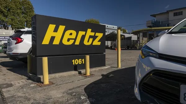 Hertz vai devolver 20 mil carros elétricos e investir em modelos a combustãodfd
