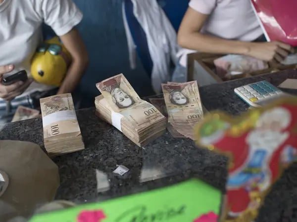 Maduro anuncia aumento al salario mínimo integral indexado de Venezueladfd