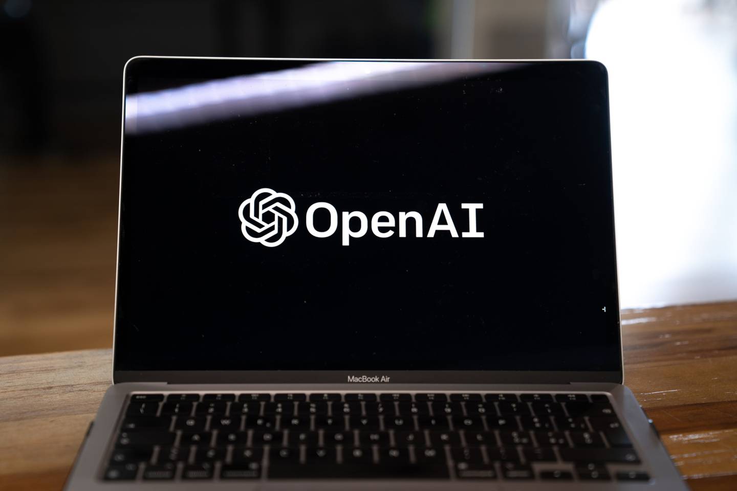 El logotipo de OpenAI en una computadora portátil en Pekín, China, el viernes 24 de febrero de 2023.