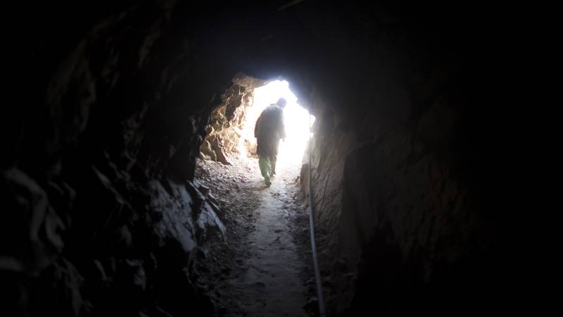 Mineras chinas buscan acceder a vastas reservas de litio afganas