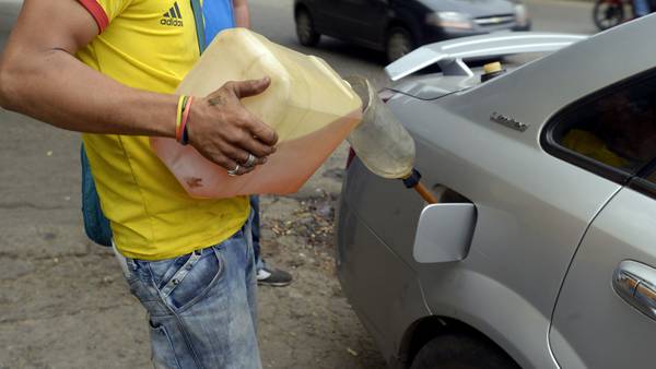 Escasez de gasolina en Venezuela es atribuida a sobredemanda por información errónea y mafiasdfd