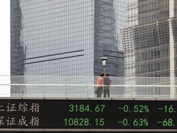Bolsas de Asia caen tras pérdidas en Wall Street y con el foco en el Banco de Japóndfd