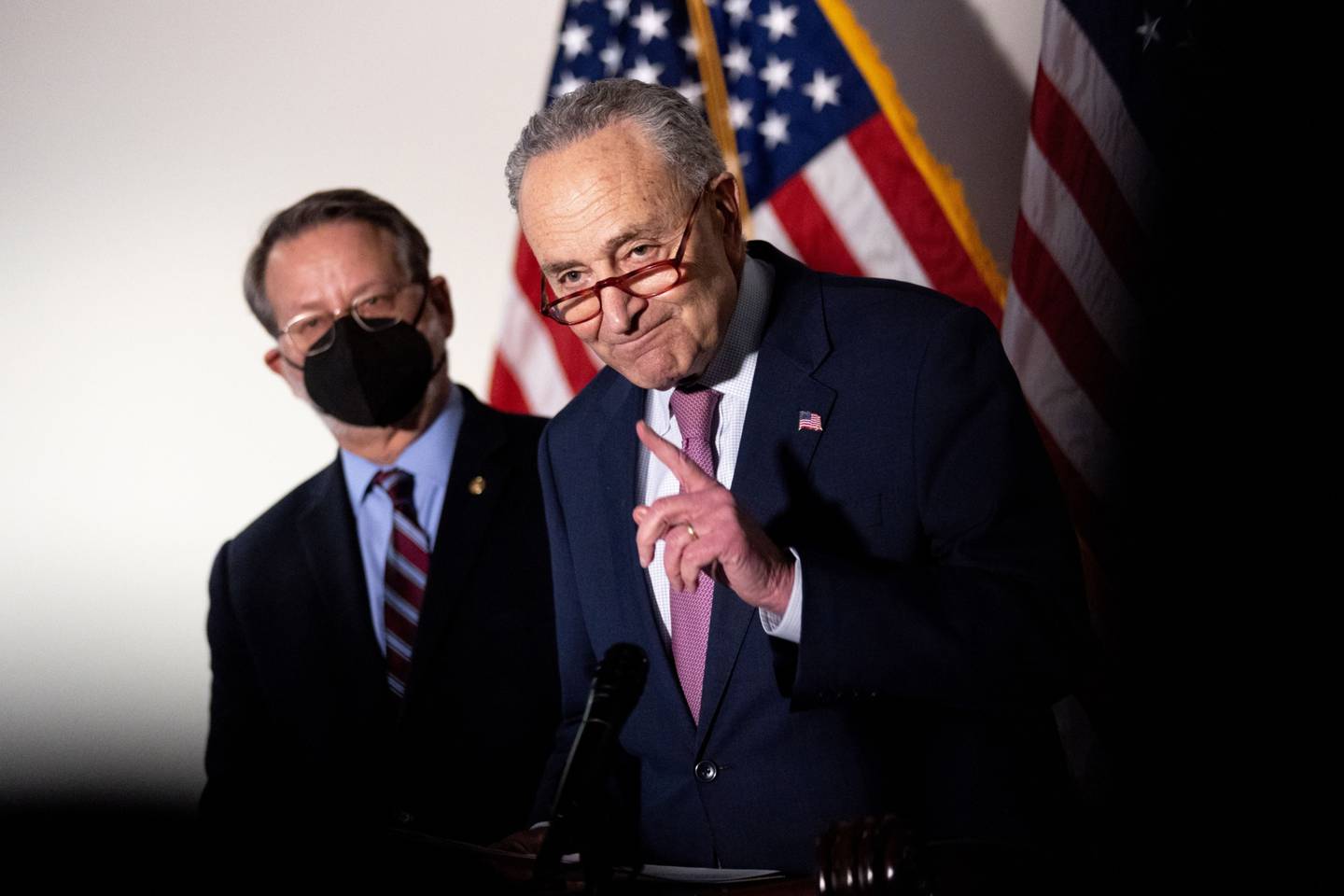 El líder de la mayoría del Senado, Chuck Schumer, demócrata de Nueva York, durante una conferencia de prensa tras el almuerzo semanal de su bancada en el Capitolio en Washington, D.C., EE.UU. el martes 8 de febrero de 2022.