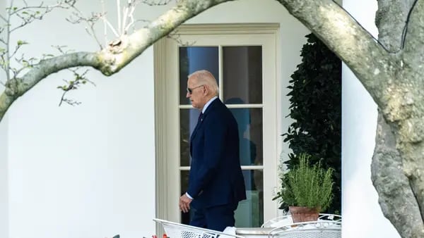 Biden regresa a la Casa Blanca para abordar eventos de Oriente Medio dfd