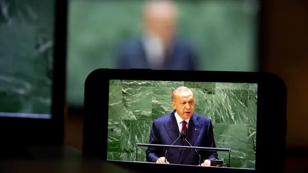 Erdogan defende queda de  juros para conter inflação; lira turca despencadfd