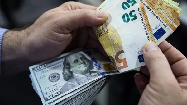 El euro cae a su nivel más bajo del año y aviva dudas sobre paridad con el dólardfd