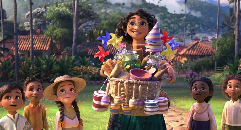 Encanto, de Walt Disney Animation Studios, presenta a Mirabel, una joven de 15 años que vive con su familia en las montañas de Colombia, en una casa mágica, en un pueblo vibrante, en un lugar maravilloso y encantado llamado Encanto.dfd
