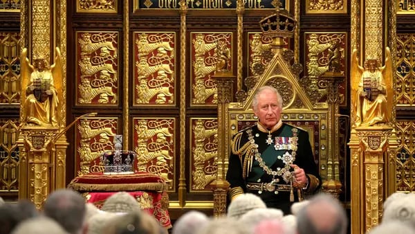 Carlos III promete un “servicio de por vida” en primer mensaje como monarcadfd