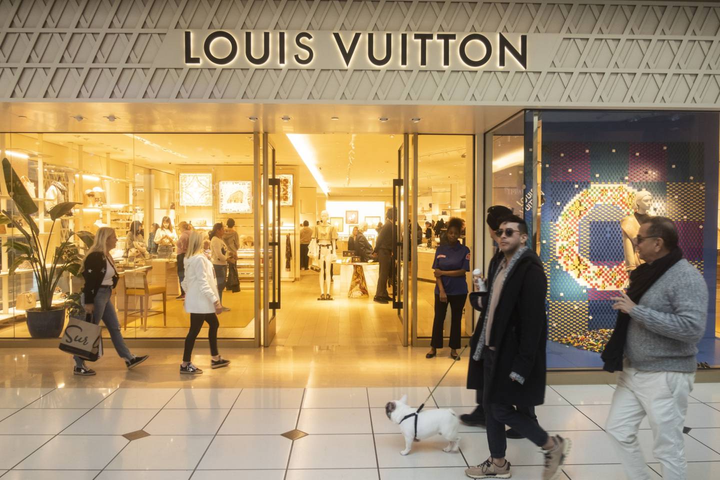 Una tienda Louis Vuitton. Fotógrafo: Matthew Hatcher/Bloombergdfd