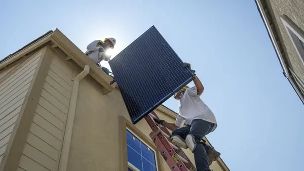 Planes solares de Biden se topan con una muralla chinadfd
