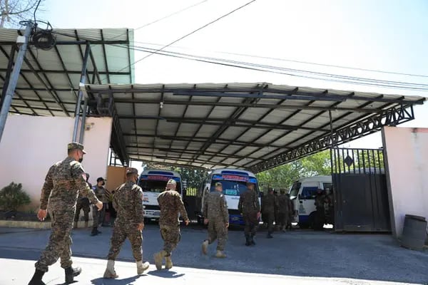 El VMT y la Fuerza Armada tomaron control de dos líneas del transporte colectivo en El Salvador por incremento ilegal en las tarifas al público. Foto: VMT @VMTElSalvador