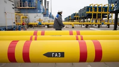 Tuberías que transportan gas en la instalación subterránea de almacenamiento de gas de Kasimovskoye, operada por Gazprom PJSC, en Kasimov, Rusia