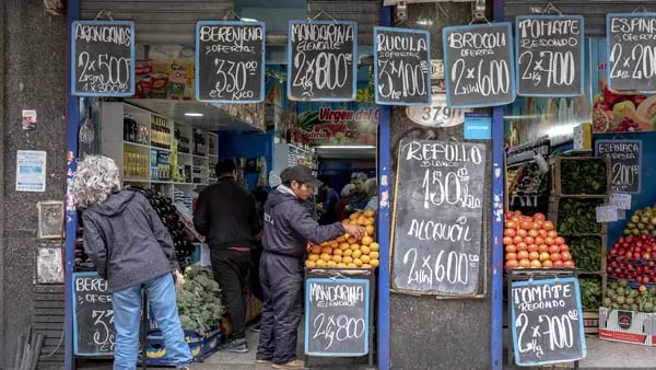 Operadores financieros elevan proyección de inflación para agosto y septiembre en Chiledfd