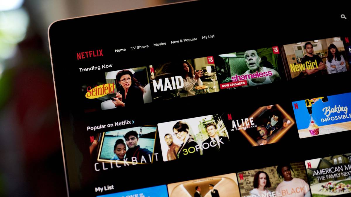 Netflix, Peloton Bring Pandemic-Stock Era to Shuddering Halt