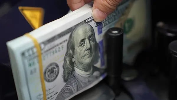 Índice de fortaleza del dólar sube a un nuevo récord; yen cae debajo de nivel clavedfd