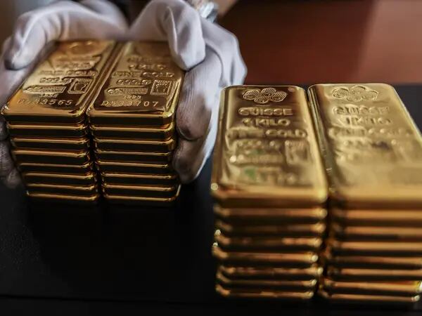 El oro extiende ganancias y alcanza máximos de dos mesesdfd