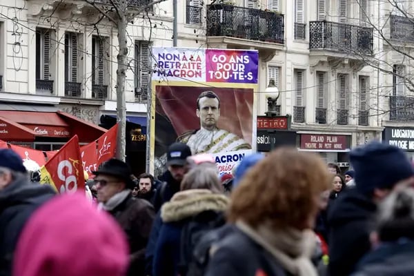 A menudo caracterizado como distante, arrogante y alejado del ciudadano de a pie, Macron fue reelegido después de que muchos votantes votaran por él en 2022 únicamente para bloquear a la candidata nacionalista de extrema derecha Le Pen. Fotógrafo: Nathan Laine/Bloomberg
