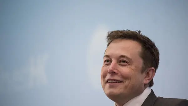 Musk dice que se necesita más gas y petróleo en transición a energías renovablesdfd
