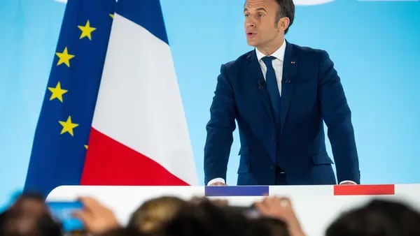 Macron promete acabar con el uso de combustibles fósiles ante votantes verdesdfd