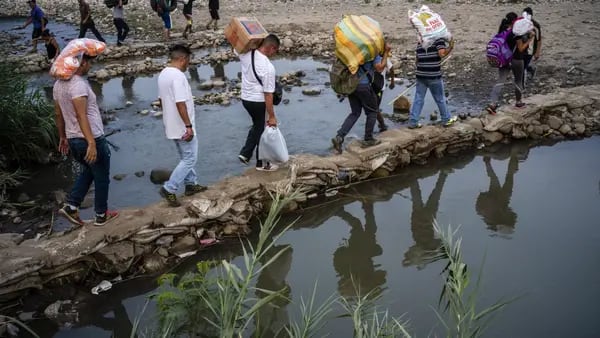 Combates en la frontera entre Colombia y Venezuela fuerzan migración: HRWdfd