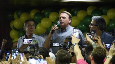 Bolsonaro impulsa el gasto público en la recta final de la campaña electoraldfd