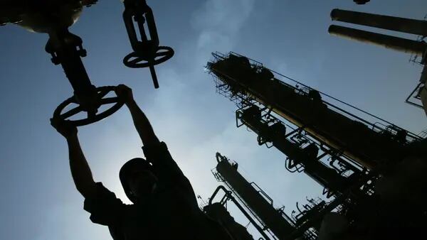 Al Gore denuncia a banqueros que “se benefician enormemente” de grandes petrolerasdfd