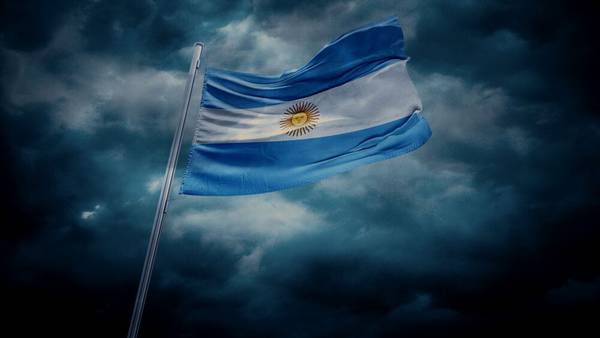 Argentina pisa el freno, pero acelera al mismo tiempo: ¿salvará al peso?dfd