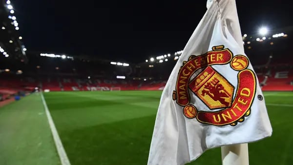 Acciones del Manchester United se desploman ante incertidumbre sobre su ventadfd