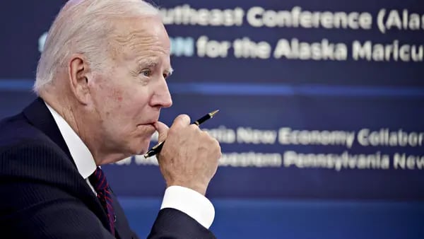 Biden analiza medidas para frenar la inversión estadounidense en tecnología chinadfd
