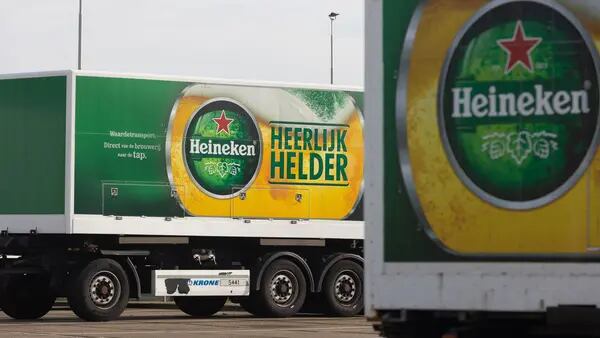 Heineken prevê que inflação persistente afetará demanda por cervejas este anodfd