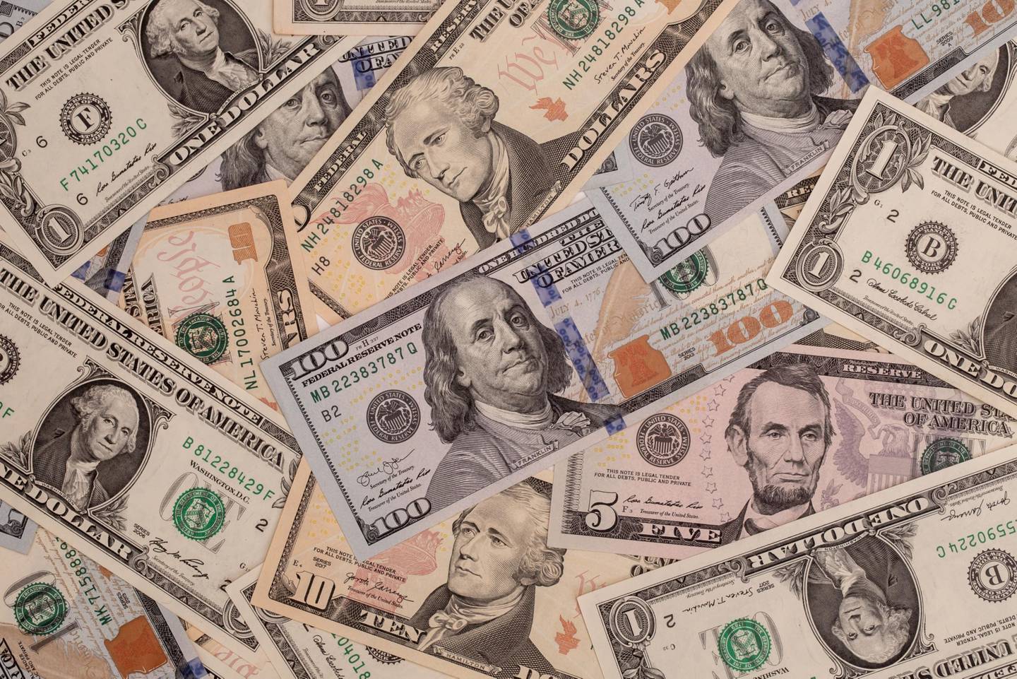 Dólares estadounidenses. Fotógrafo: Paul Yeung/Bloomberg