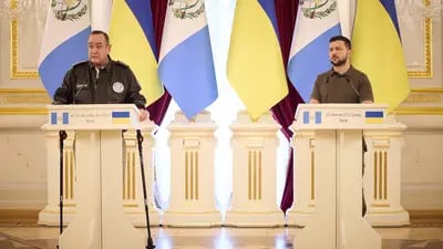 El presidente de Guatemala, Alejandro Giammattei, y su homólogo ucranianio, Volodímir Zelenski, manifestaron sus posturas ante la situación que atraviesa el país europeo.